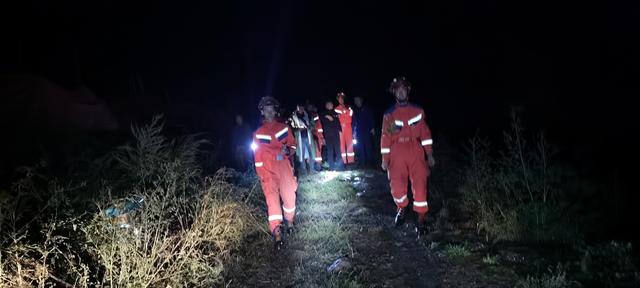 只为云海来，却陷深山险！左权消防雨夜救回迷路登山者