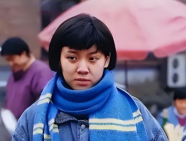 与四婚名导同居三年流产两次不结婚，转身下嫁穷小子，如今咋样？