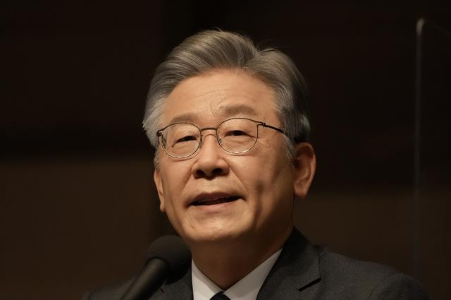 坚决不妥协，特朗普关税施压没用？关键时刻，美逼迫韩国“协防台海”，李在明早已给出答案