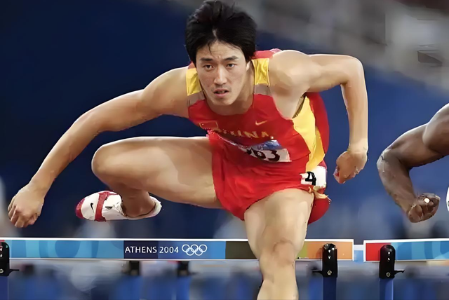 中国女排运动名将嫁美国，两人相差16岁，婚后生下混血女儿