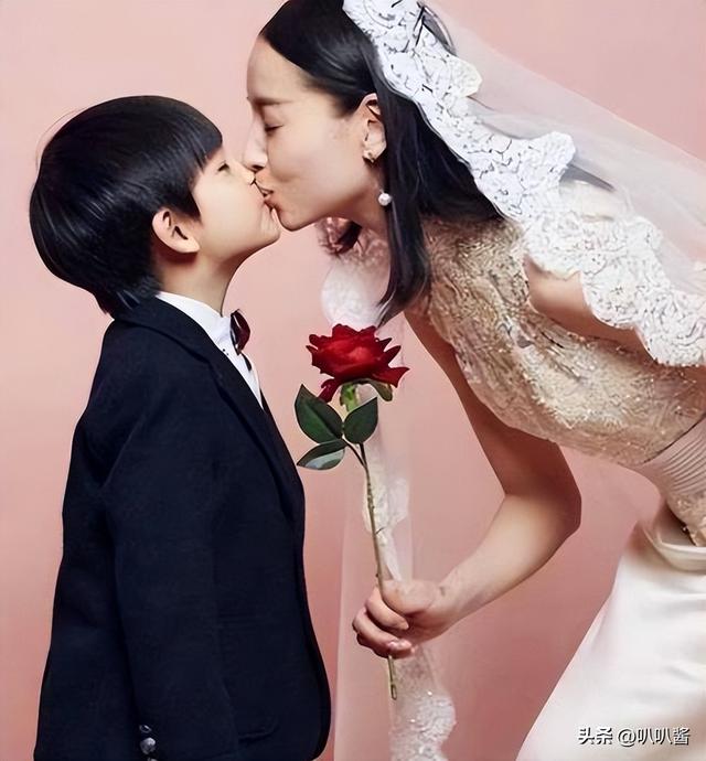 畸形的爱有多离谱？喂奶12年、同床入睡15年、跟儿子拍婚纱照