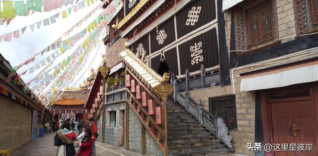 二元公交车可达香格里拉的松赞林寺