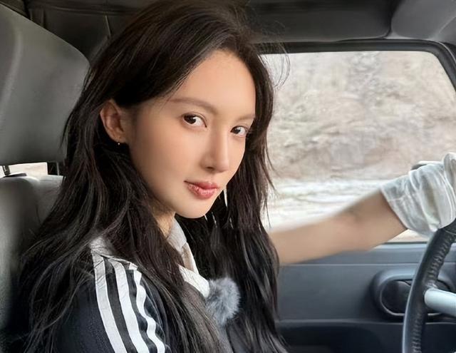 这下麻烦大了！不到24小时，金晨接连传来2大噩耗，个个戳心窝