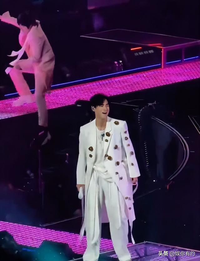 朱孝天回应F3演唱会，阿信摔下舞台不到24小时，恶心的一幕出现