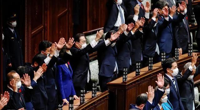 中日贸易战将至？麻生太郎定调，高市拟下禁令，中方先行出手反制