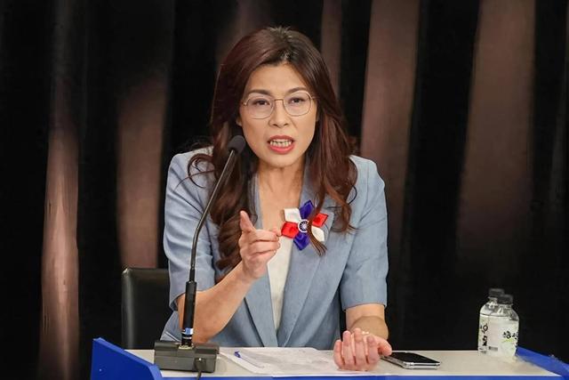 台岛罕见一幕！有人吓坏了，美西方“驻台代表”排队求见，郑丽文硬气拒主动，打破多年惯例？