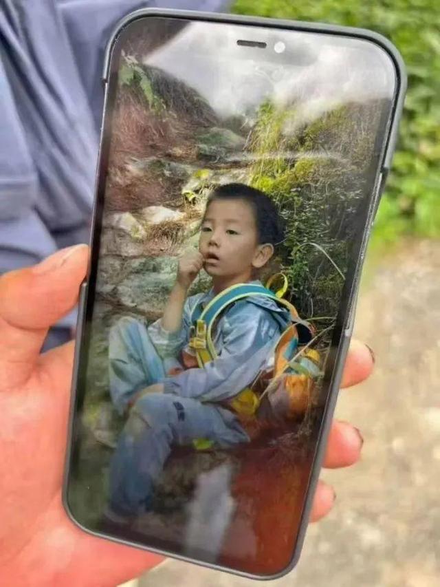 新进展！8岁男童苍山走失：定位器已找到，比孩子先丢，疑点重重