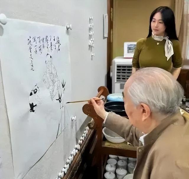 86岁国画大师范曾娶小50岁的主持人徐萌；结婚一年，范曾“失联”