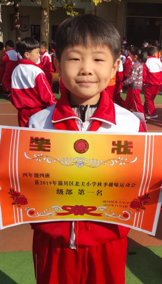 3岁上央视	，5岁登春晚，7岁就年薪百万，没想到现在却成了这样子