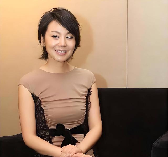 宁愿净身出户，也要与闫妮离婚的邹伟，21年过去现状如何