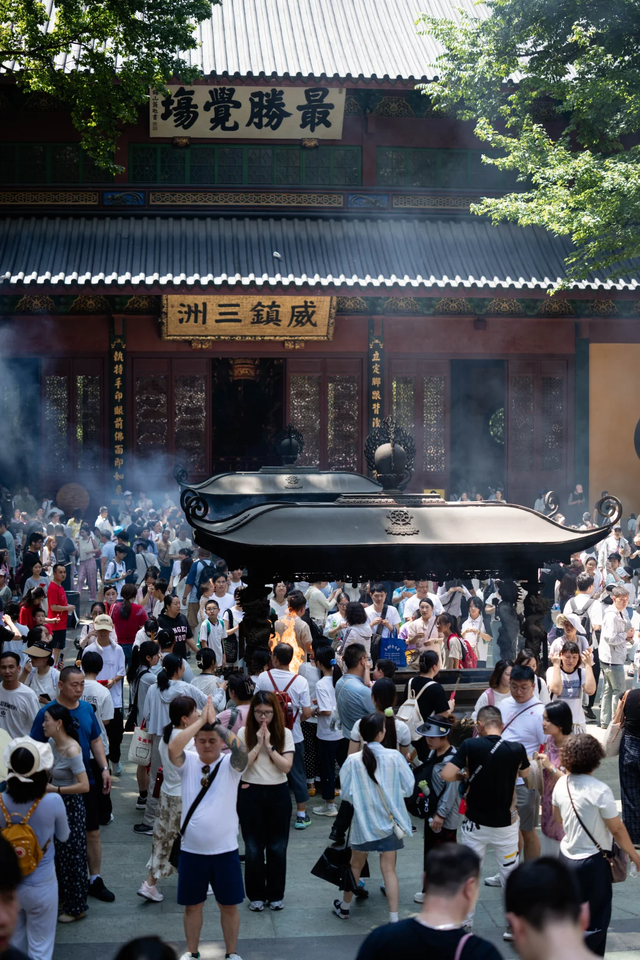 灵隐寺放弃3.6亿门票收入，能变成下一个“西湖奇迹”吗？