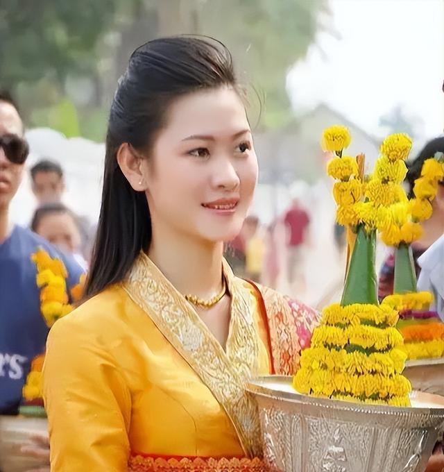 亚洲最穷国，落后中国30年，女性却惊人开放？很多土豪都想去定居