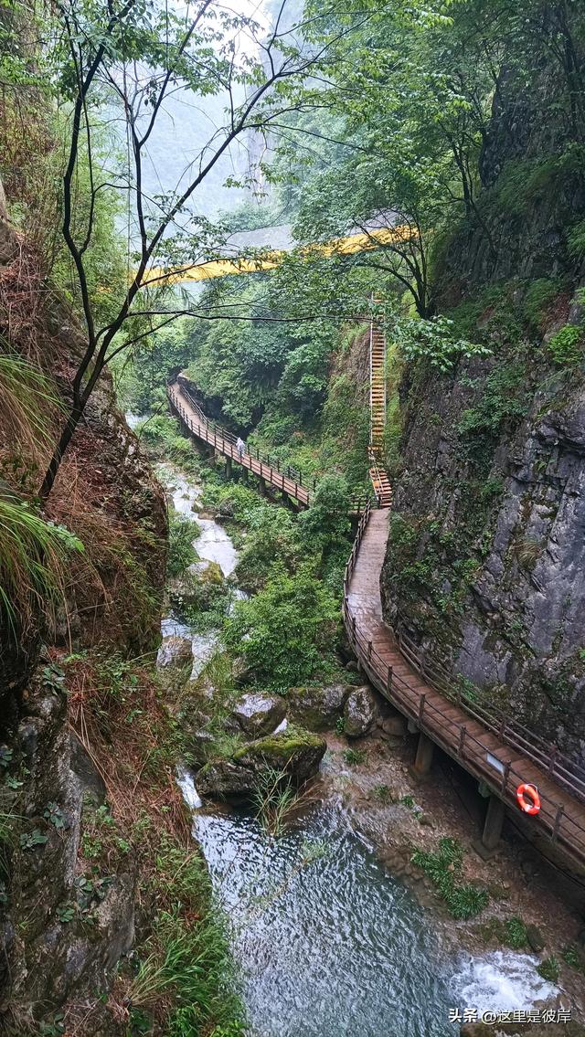 带着老爸乘宣威客运巴士去尼珠河大峡谷