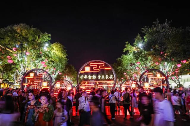 凭什么火出圈?解码大唐不夜城的文旅商业升维之道