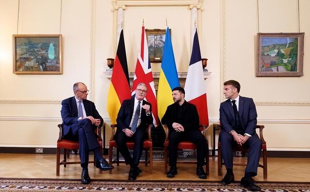 乌克兰彻底成最大笑柄，折腾三年回头才发现，美国竟把自己卖了！