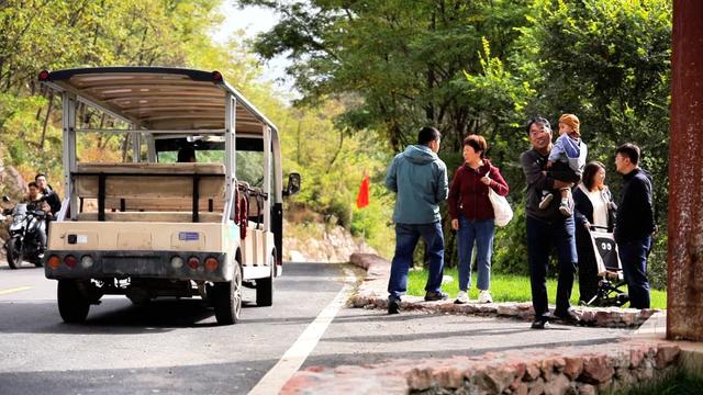 国庆假期第三天 车河社区与桃花山风景区人气持续攀升