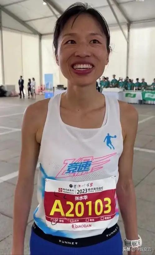 底裤被扒光！女护士夺冠，几乎每个月都在参赛，评论区被骂关闭