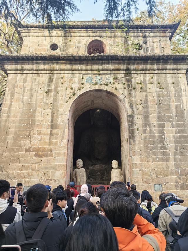 南京栖霞山一日徒步，游千年古刹，看漫山红叶