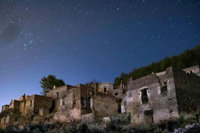 终于免签！95%的人，都错过了这条宝藏徒步线！亏大了！