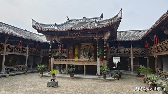 自驾浙江衢州第三天，枫岭关打卡三省界碑，江郎山爬到腿抽筋