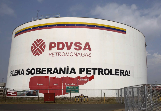 僵持数周两艘中国油轮返航，特朗普楞在原地	，5000万桶油卖不出去