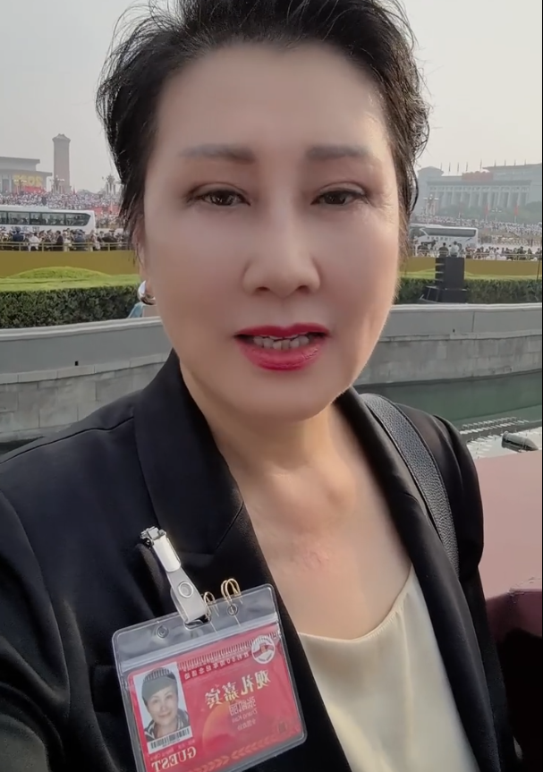 没想到，63岁张凯丽，因九三阅兵上的一个动作，再次实现口碑暴增