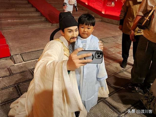 打脸擦边景区，唐山NPC李白火了，官方点名夸，凭两招带火一座城