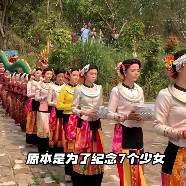 滚出中国！云南泼水节炸出一群“男流氓”，当众扒衣喷私处太龌龊