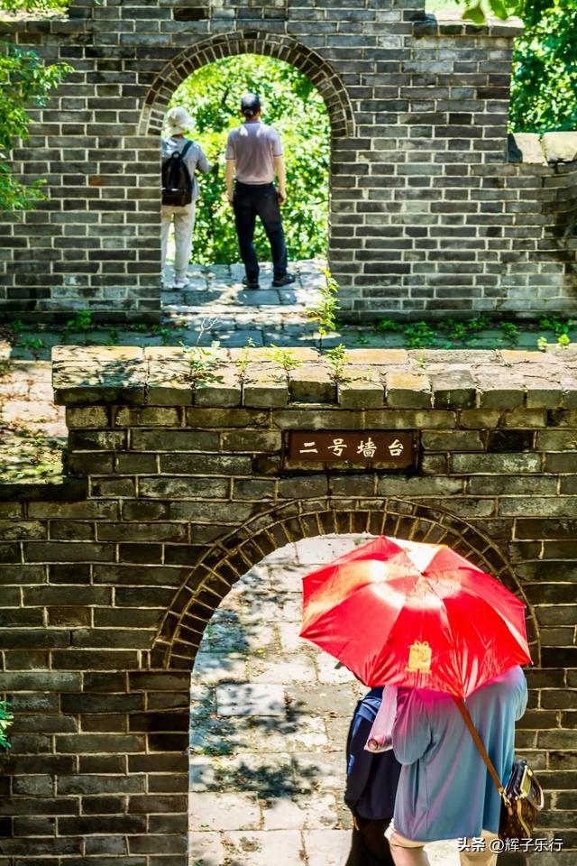 枯寂与荣华，辽宁丹东虎山长城的冬夏对话