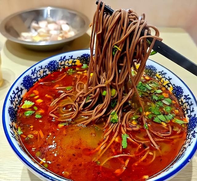 挖到一个陕西低调避暑县！三面被甘肃包围，夏天均温21℃，游客少