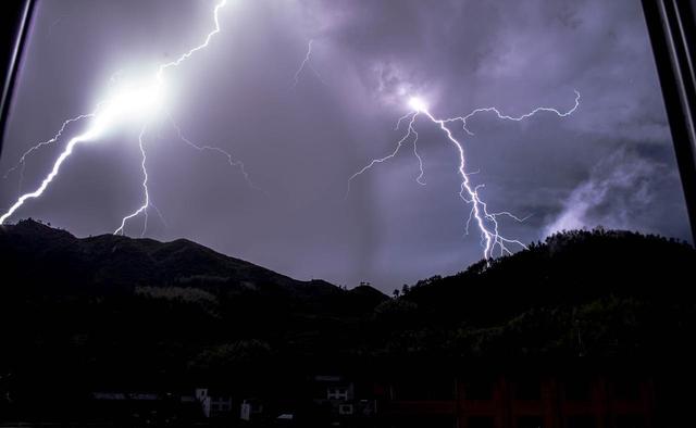 今日入伏，老人说最怕“入伏一日雨”，入伏天下雨有啥预兆？