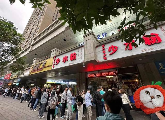 全网围观“杀猪宴”！高铁1.5h直达爆火古城，不止有刨猪汤！美食古早，均价10元吃到撑！