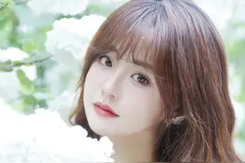少女写真丨大波浪美女柔情似水图片
