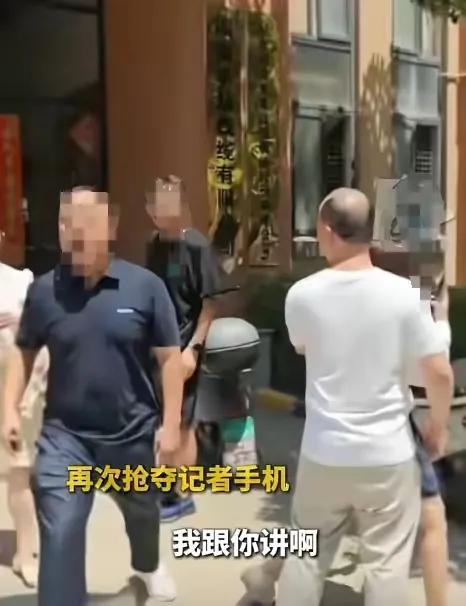 公安出手！砸烂记者摄像机男子社会性死亡了，身份曝光，生意毁了