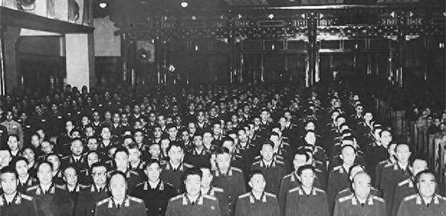 1935年，一名国军小兵被红军俘虏，17年后，他的名字传遍全世界