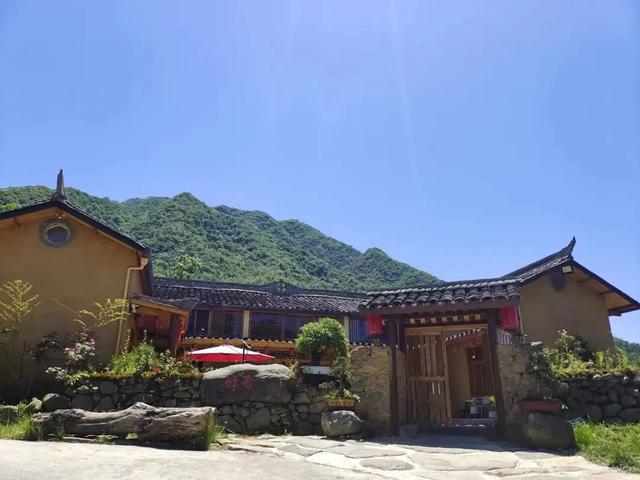 推窗见山,卧听雨声,在安康民宿里寻找最美秋天!