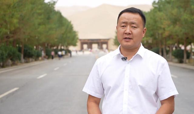 敦煌鸣沙山月牙泉景区驼运绘就“一带一路”旅游新画卷