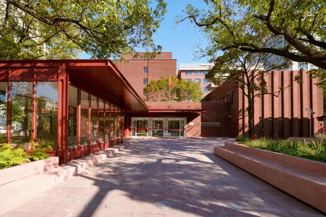 典藏上海，向新而生！上海市城市建设档案馆打开围墙，与市民共享单位附属绿地空间