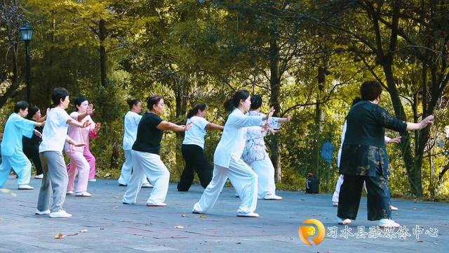 秋日黔行・养在贵州丨箐山晨光里的诗意康养