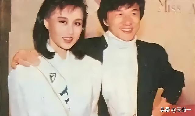 善恶终有报，把儿子养废，任由私生女拾荒的成龙，终为荒唐买单