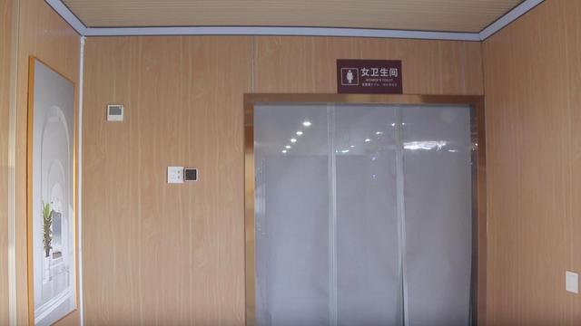 鸣沙山月牙泉景区：国庆首日迎游客 服务升级