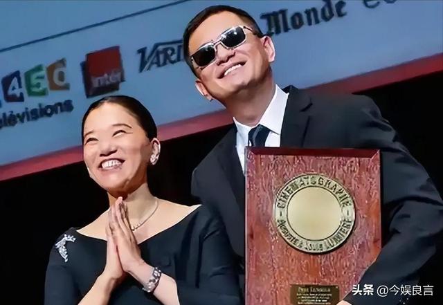 陪玩陪睡仅冰山一角！集体开嫖、舔手指、互撕，"圈中内幕"太荒唐