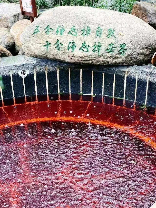 降温天的终极浪漫，是泡进一池温泉里