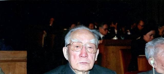 伟人去世十年后的1986年，薄一波预言：以后毛主席的地位还会更高