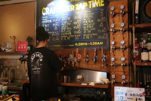 贵阳巷里走丨余家巷：旧巷深处，藏着会讲故事的精酿屋