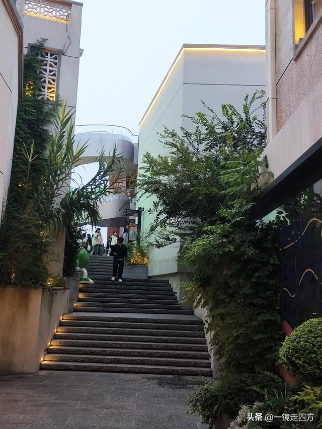 位于郑州商代城墙遗址旁的阜民里历史街区