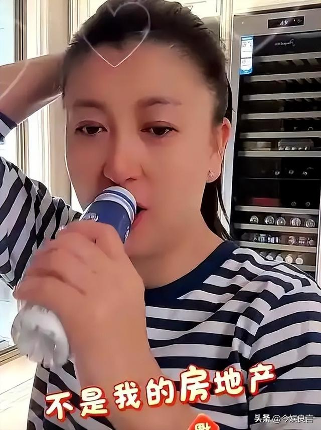 闫学晶没想到，2026年刚开年，老搭档冯巩就给她上了生动一课