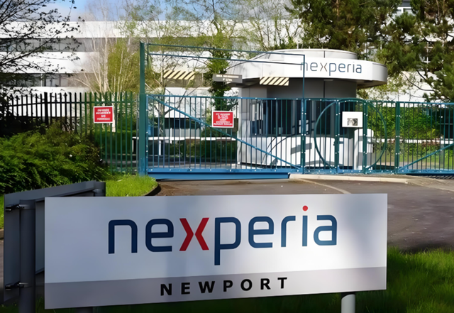 白宫准备宣布：中国工厂将恢复出货，荷兰尴尬了，咋没提前通知？