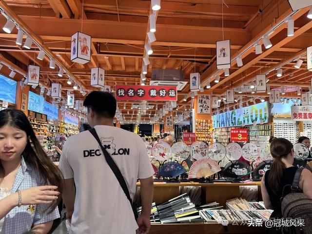 杭州寻吃·一碗蟹黄面