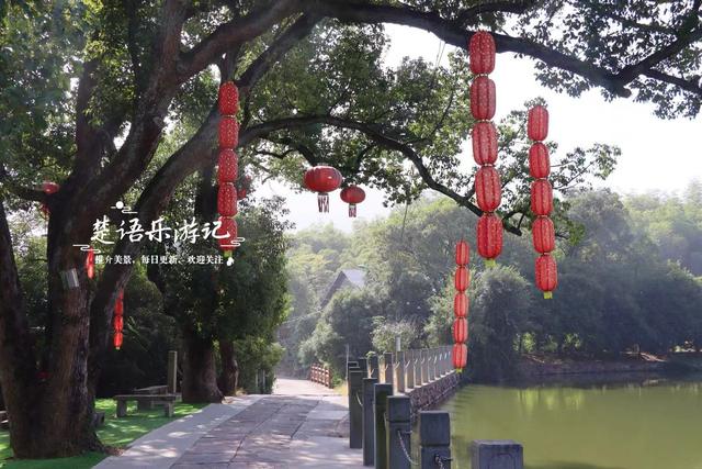 浙江宁波的幽静山村，因美女下凡洗澡而得名，湖光山色美不胜收